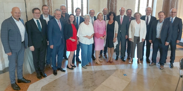 Bürgermeister und Regierungspräsidenten aus ganz Bayern zu gast in der Staatskanzlei